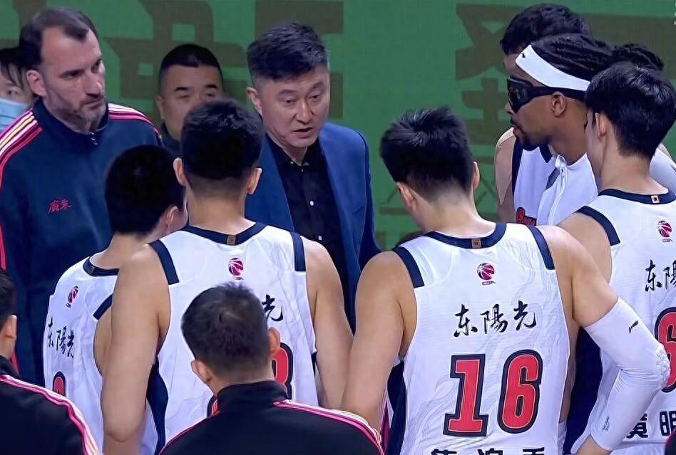 开云APP-广东男篮麦考尔即将复出，北京男篮确定签下麦基，上海洛夫顿受伤